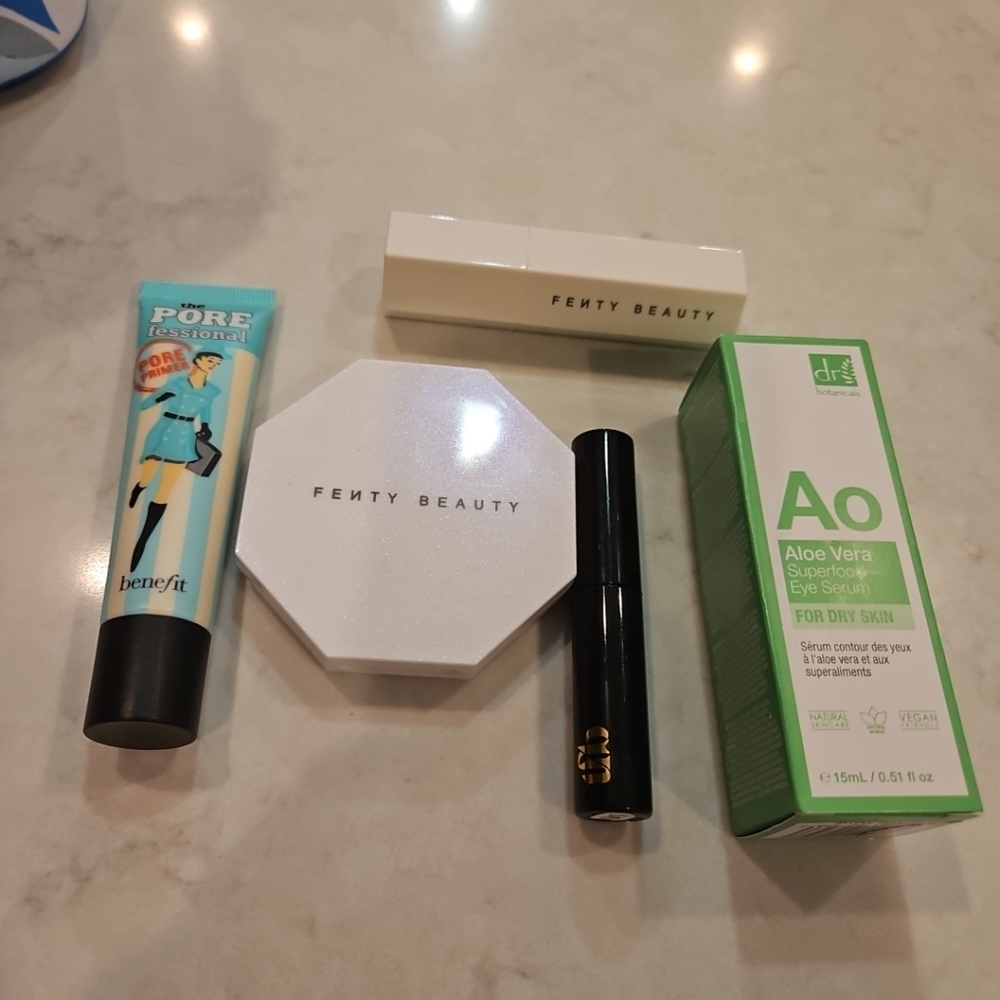 Lot NEW Bundle Ipsy Fenty travel brush, trophy wife highlighter,  pore fessional